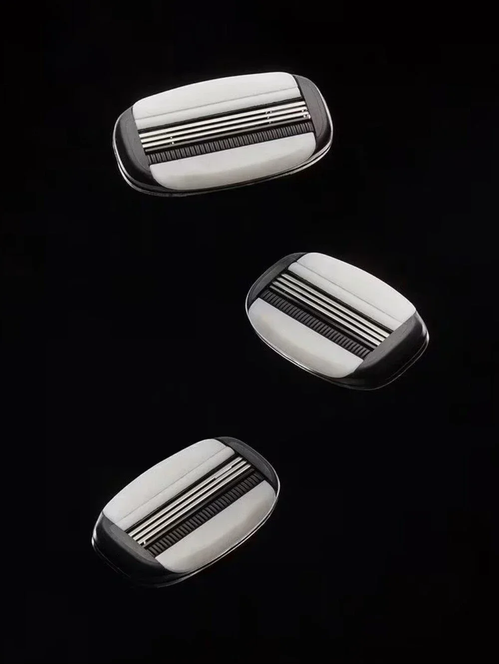 Men's Chrome and Black Razor Blade Cartridge - Premium Grooming